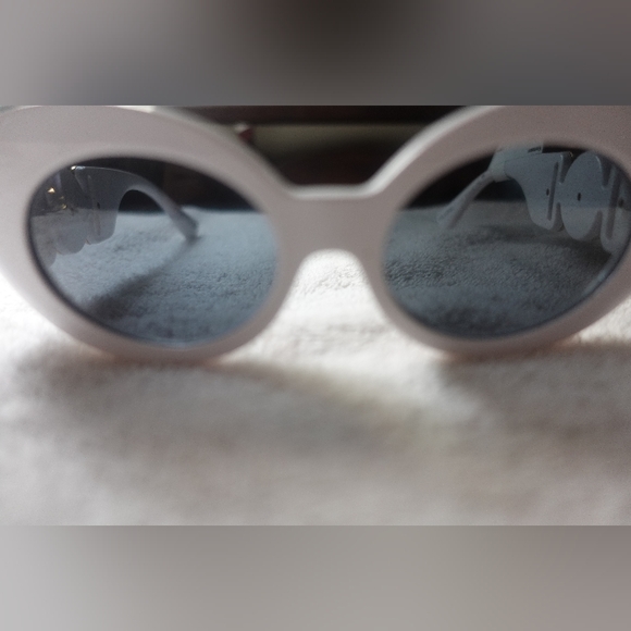 Sunglasses - Picture 3 of 3